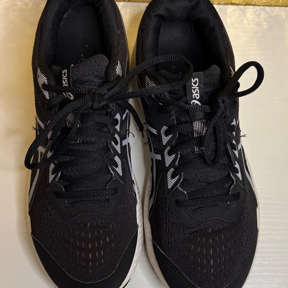 ASICS Gel-Content 8 Running Shoes in Black and White